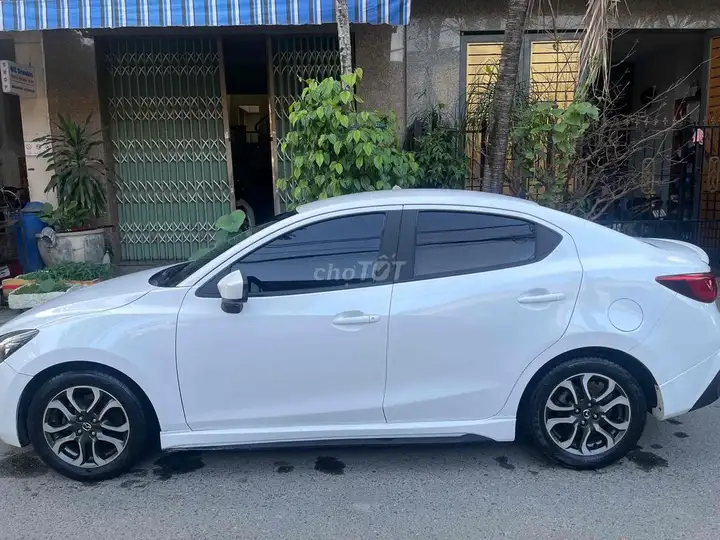 Mazda 2 белый