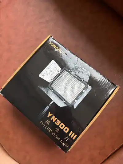 LED-свет Yongnuo YN300 III + стойка