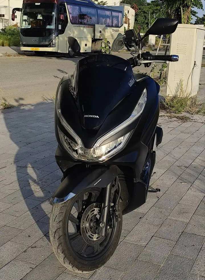 Honda PCX-3 150 кубов (2018 год)