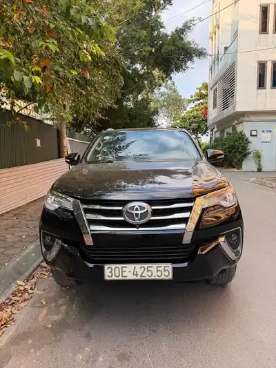 Toyota Fortuner 7 мест черный автомат бензин 90000 км