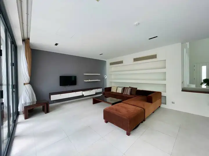 Аренда виллы 3 этажа, 3 спальни, 650 м²