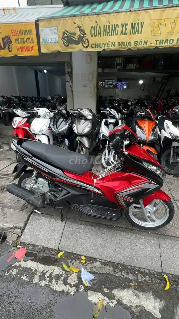 Honda Air Blade 2014 Красно-черный состояние 90%