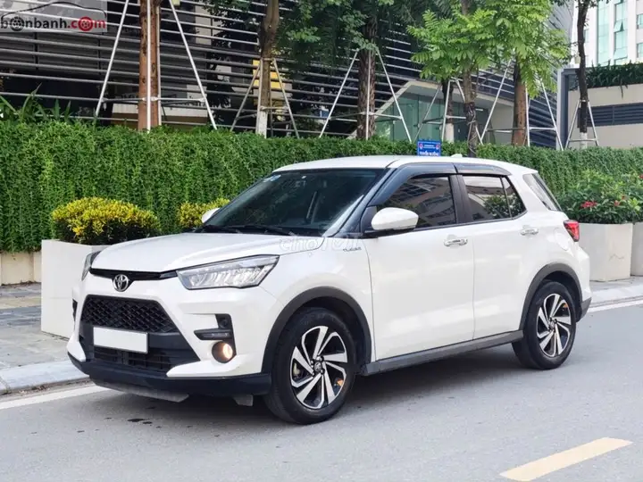 Toyota Raize G 1.0 CVT 2023 Белый 43000 км