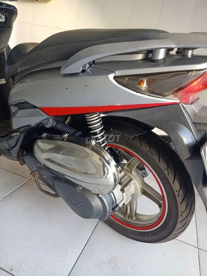 Скутер SYM Shark черный серебристый