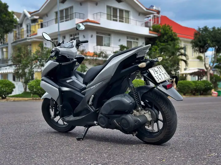 Yamaha NVX 2017