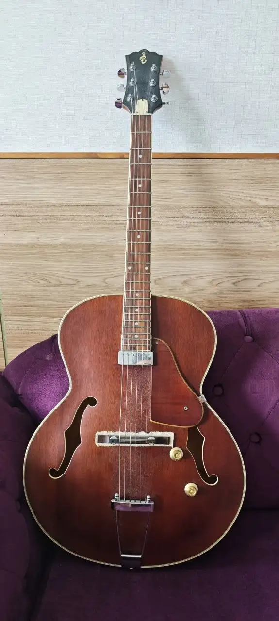 Полуакустическая электрогитара Harley Benton Custom Line Manhattan Standard