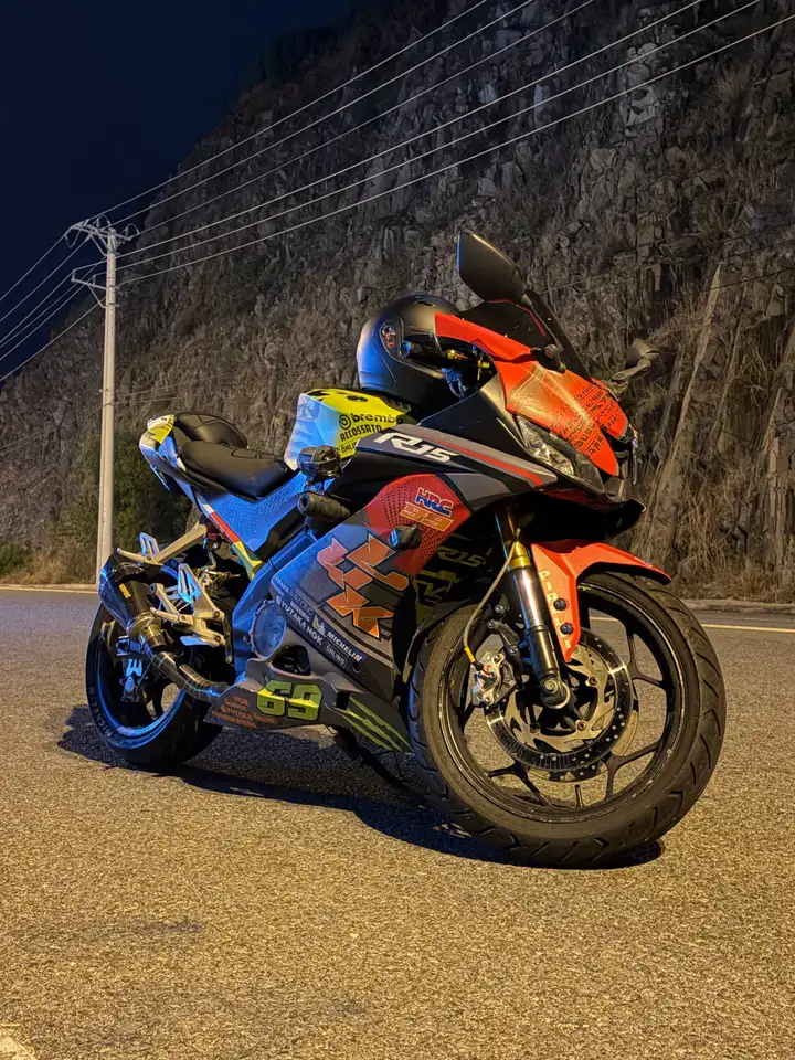 Yamaha R15 кастом