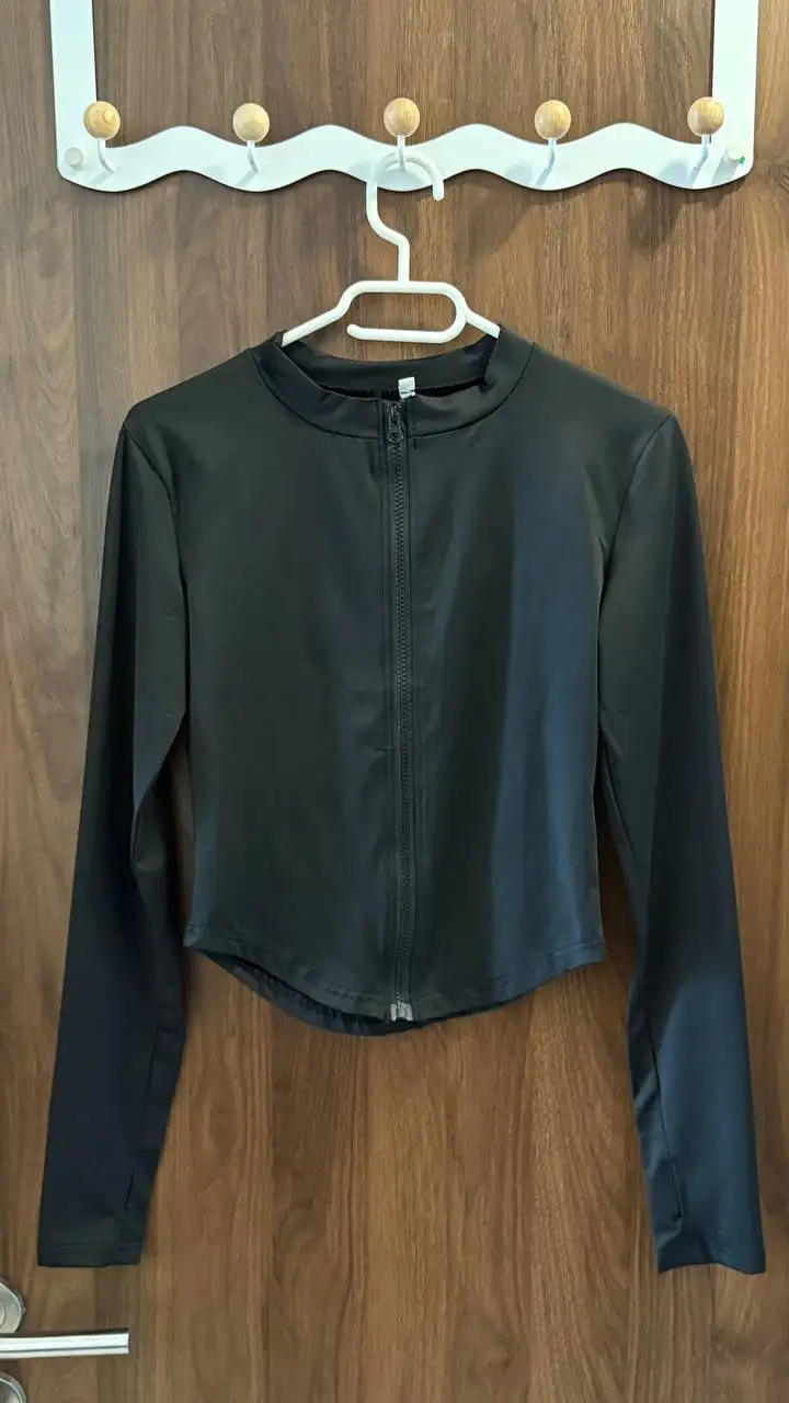 Спортивная кофта, слипперсы, штаны, купальник, юбка, джинсы, часы