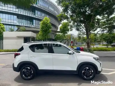 Kia Sonet Luxury 1.5 AT 2025