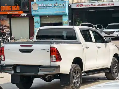 Toyota Hilux 2021 белый, автомат