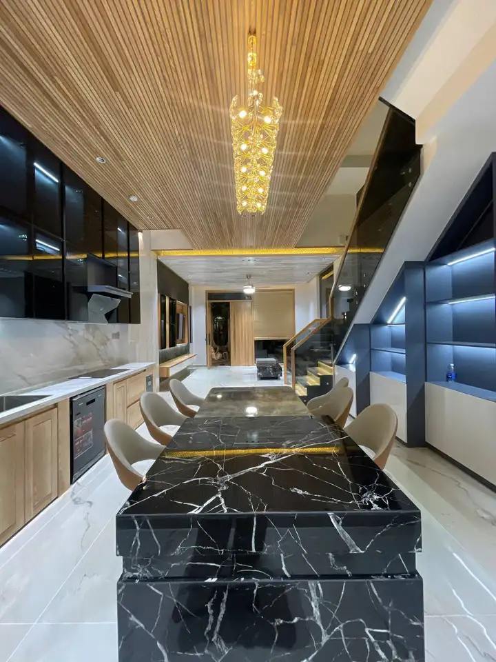Дом 3 этажа, 3 спальни, 100 м²