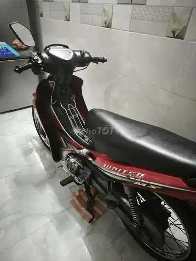 Yamaha Jupiter MX красного цвета