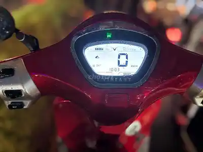 Электрический скутер VinFast EVO 200 красный 2024