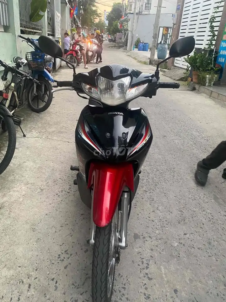 Honda Wave 110 красно-черный, полуавтомат