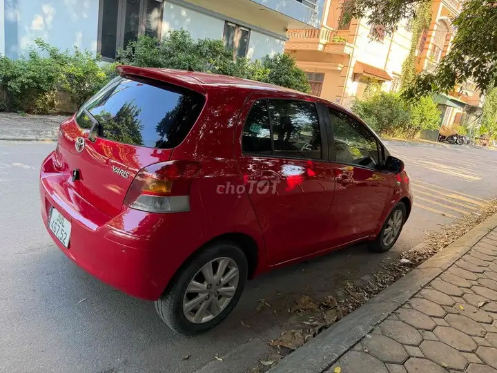 Toyota Yaris 2020 Красный Автомат 100 тыс. км