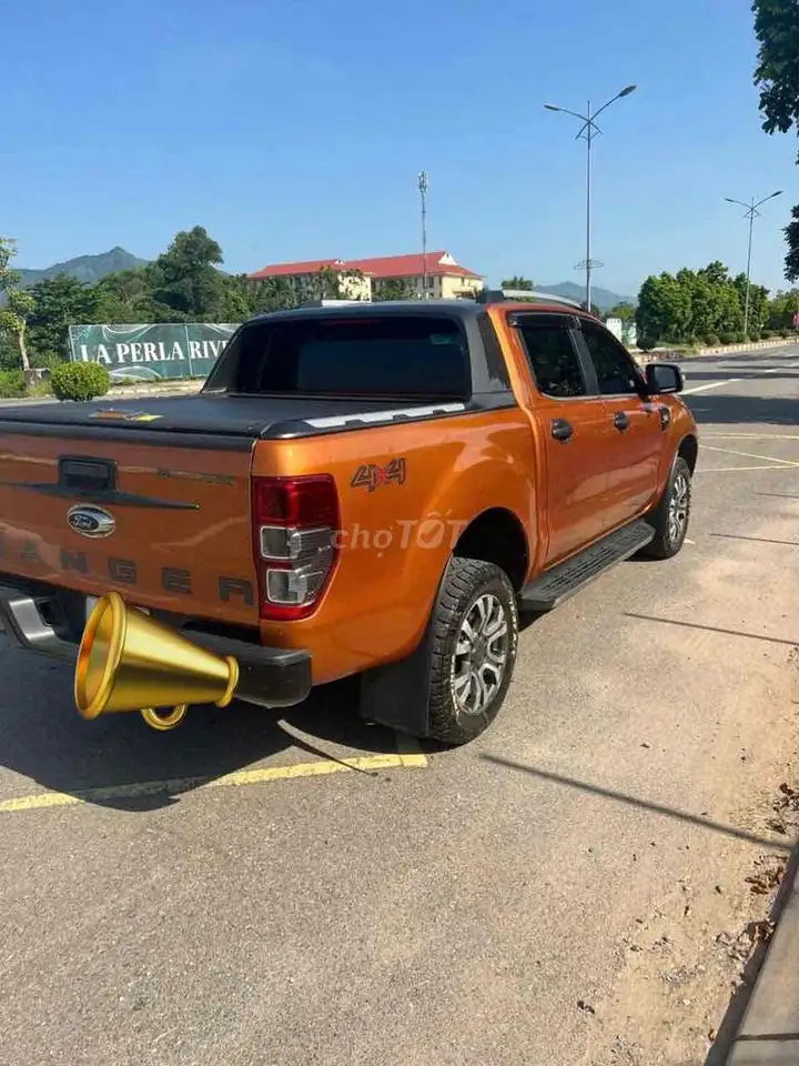 Ford Ranger Wildtrak автомат, 5 мест, оранжевый