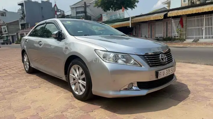 Toyota Camry 2013 2.5G серебристый