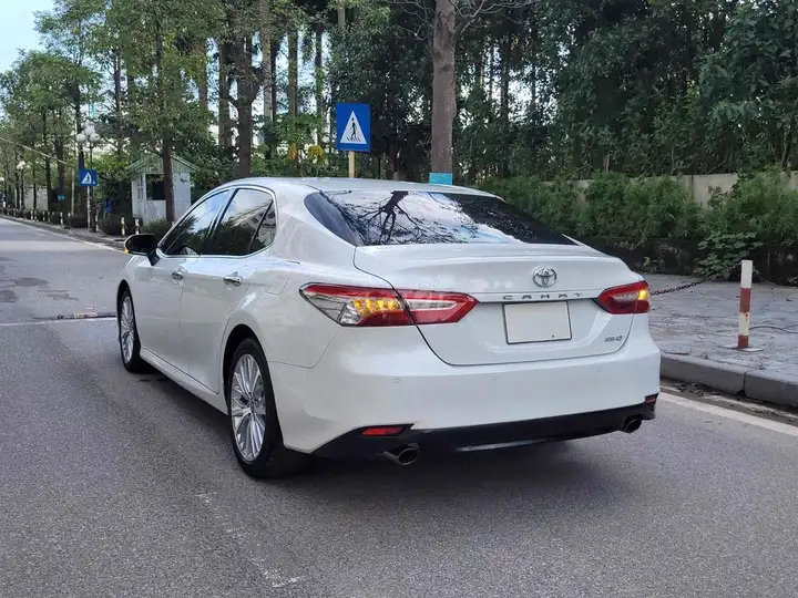 Toyota Camry 2.5Q 2019 Жемчужно-белый