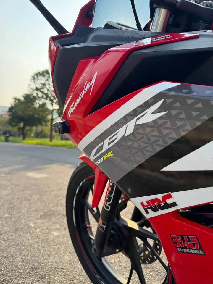 HONDA CBR150R 2018