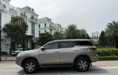 Toyota Fortuner 2.4L 2019 Механика цвет выгоревший песок