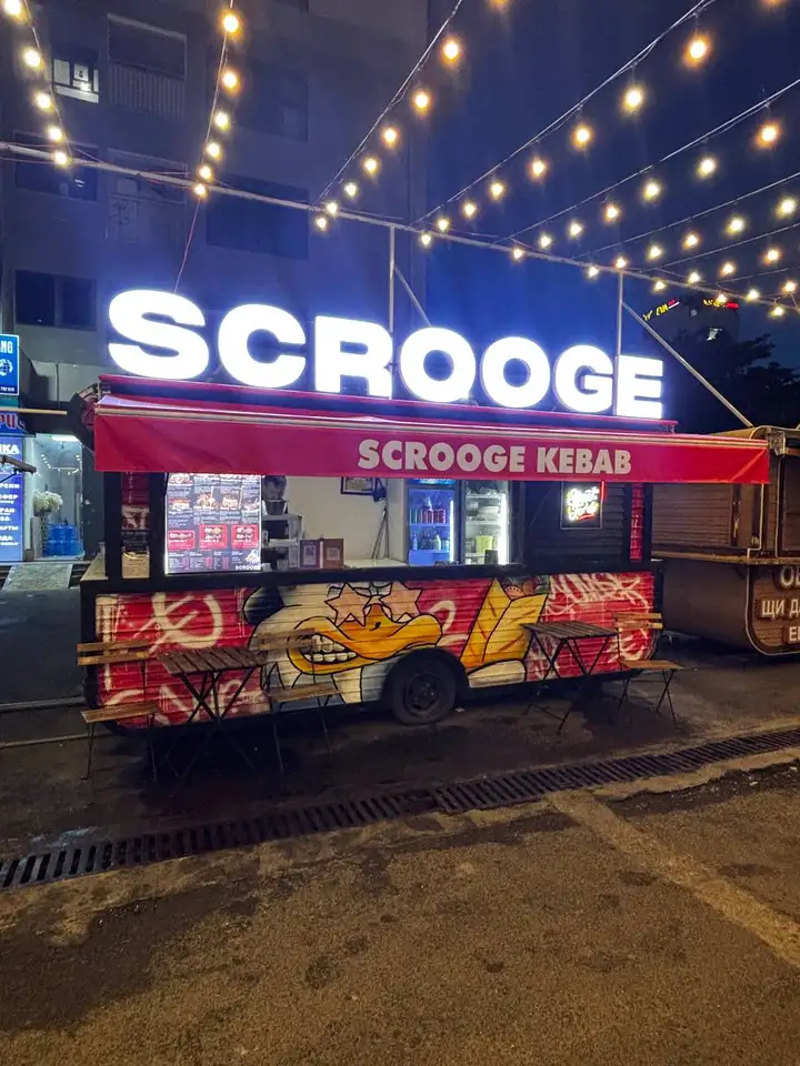 Два работающих заведения в Нячанге (Scrooge и Блинная)