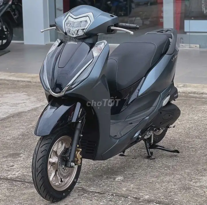Honda Lead 2024, черно-зеленый
