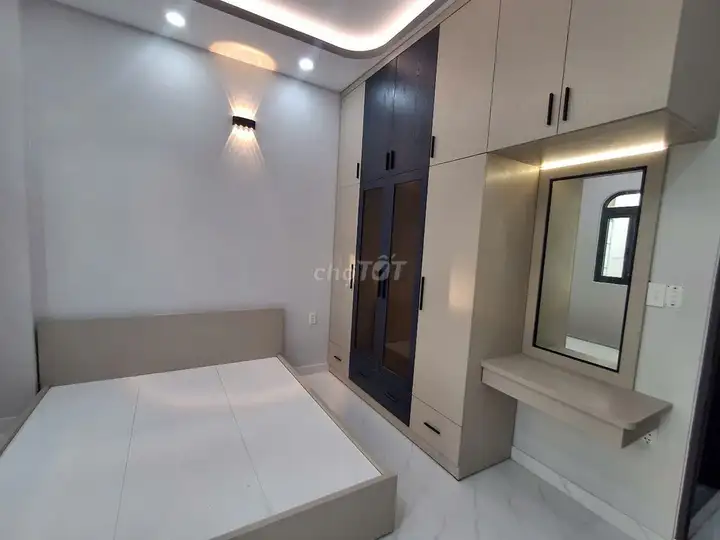 Дом 36м2, 2 этажа, 2 спальни, с мебелью, Труонг Фуок Фан, Бинь Три Донг