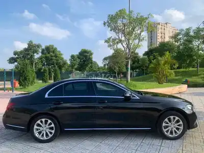 Mercedes Benz E200 2016 Черный 85000 миль в супер состоянии