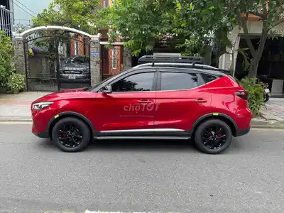 Красный кроссовер MG ZS 5 мест импортный