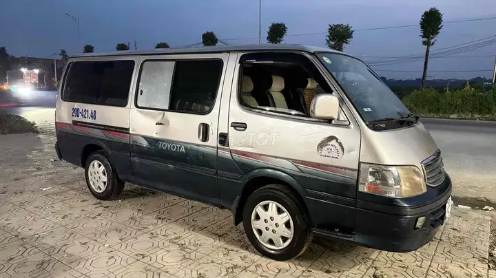 Toyota Hiace грузовой фургон 3 места