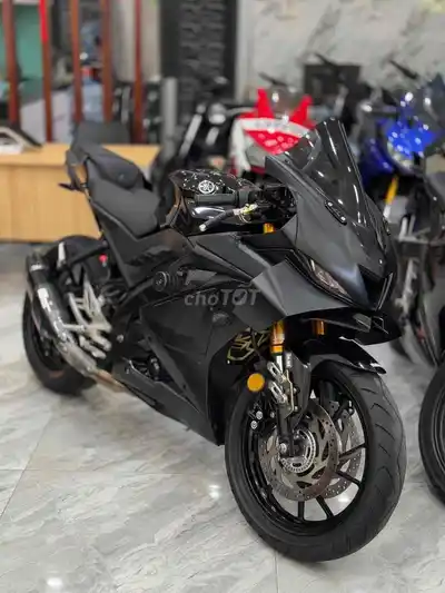 Yamaha R15 V3 черный со множеством тюнинга