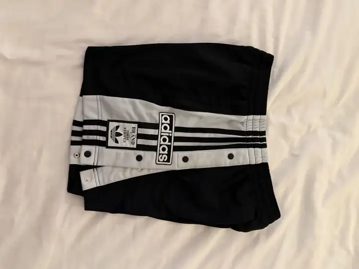 Шорты Adidas оригинал размер S