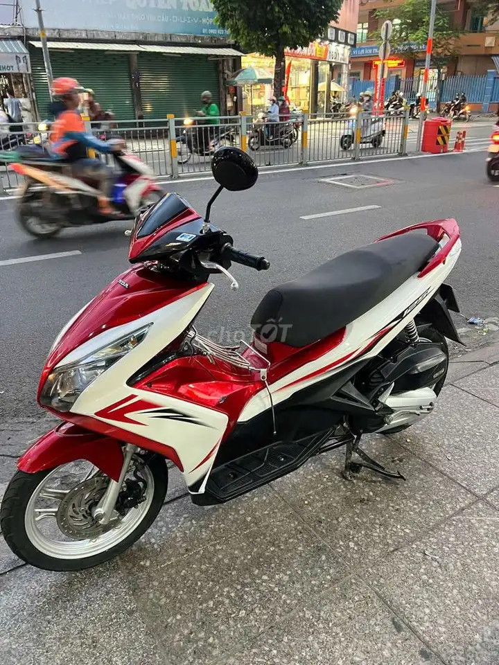 Honda Air Blade 2014 красно-белый