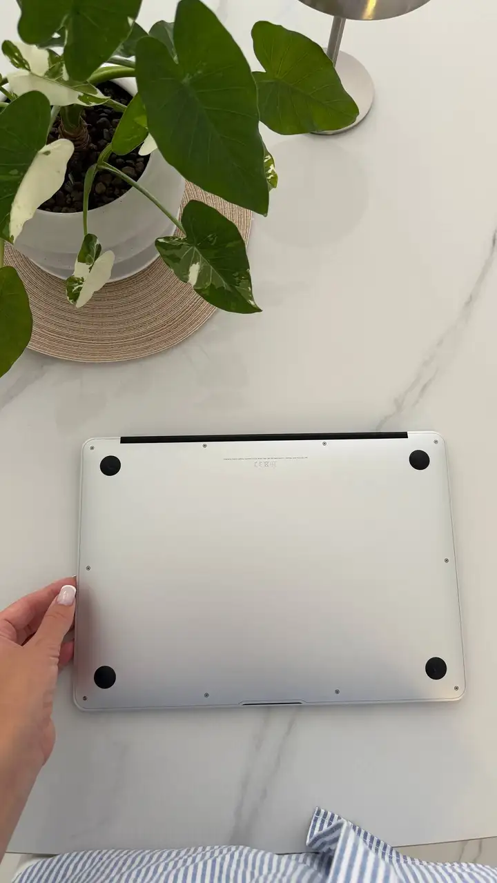 MacBook Air 13 2017 8/128 ГБ