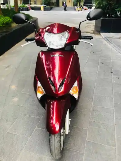Honda Lead 110 бордового цвета, один хозяин, бережная эксплуатация