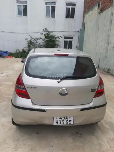 Hyundai i20 2012 хэтчбек с автоматической коробкой передач из песочного золота
