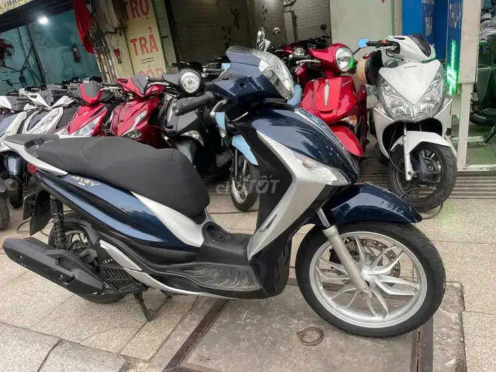 Piaggio Medley 2017 Сине-серебристый