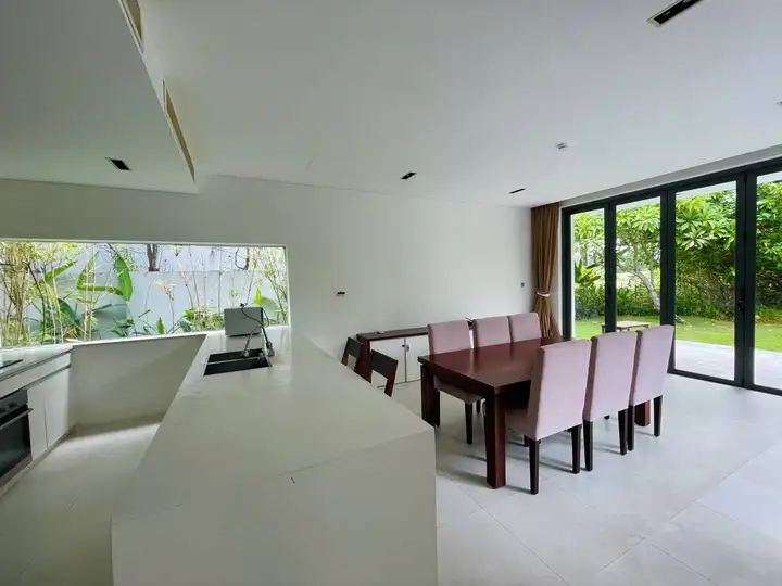 Аренда виллы 3 этажа, 3 спальни, 650 м²
