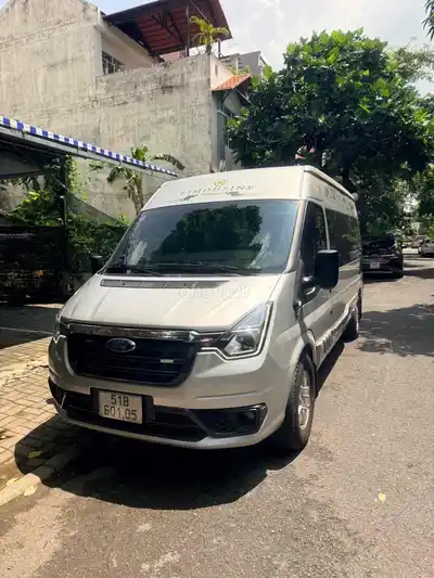 Автомобильный лимузин Ford Transit 2022, 10-местный, серебристый