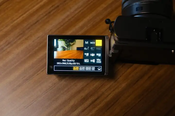 Panasonic Lumix S9 Titanium Gold + Sigma 85mm F1.4 DG DN Art