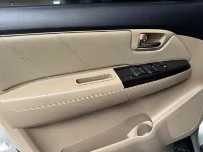 Тойота Фортунер 2.7V 2016 Бензиновая автоматическая, серебристая