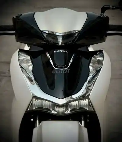 Хонда SH 160i ABS 2024 Черно-белая 13 000 км