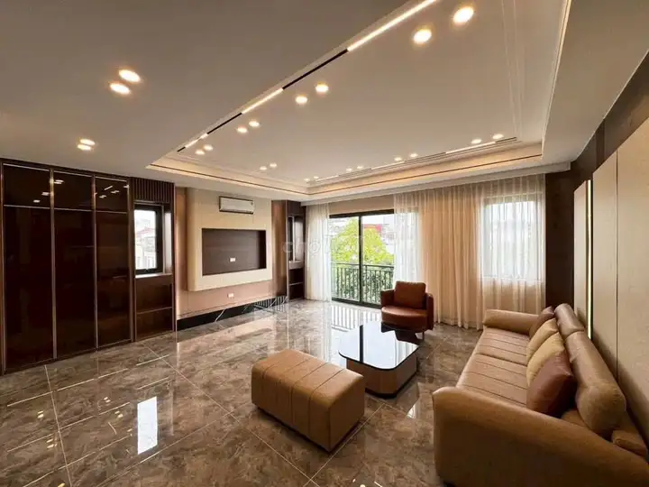 Bán nhà góc 2 mặt đường Ngọc Thụy, 7 tầng thang máy, 6.1m mặt tiền