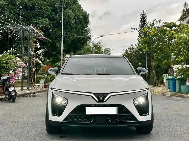 Vinfast VF7 Eco 2025 Белый 14 000 км Выкуп батареи