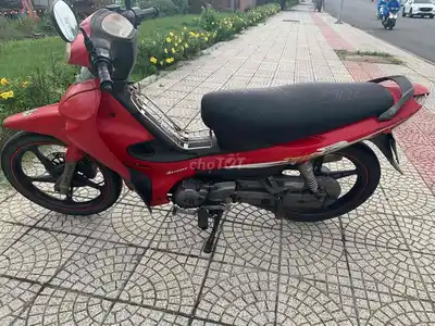 Красный скутер Yamaha Юпитер R