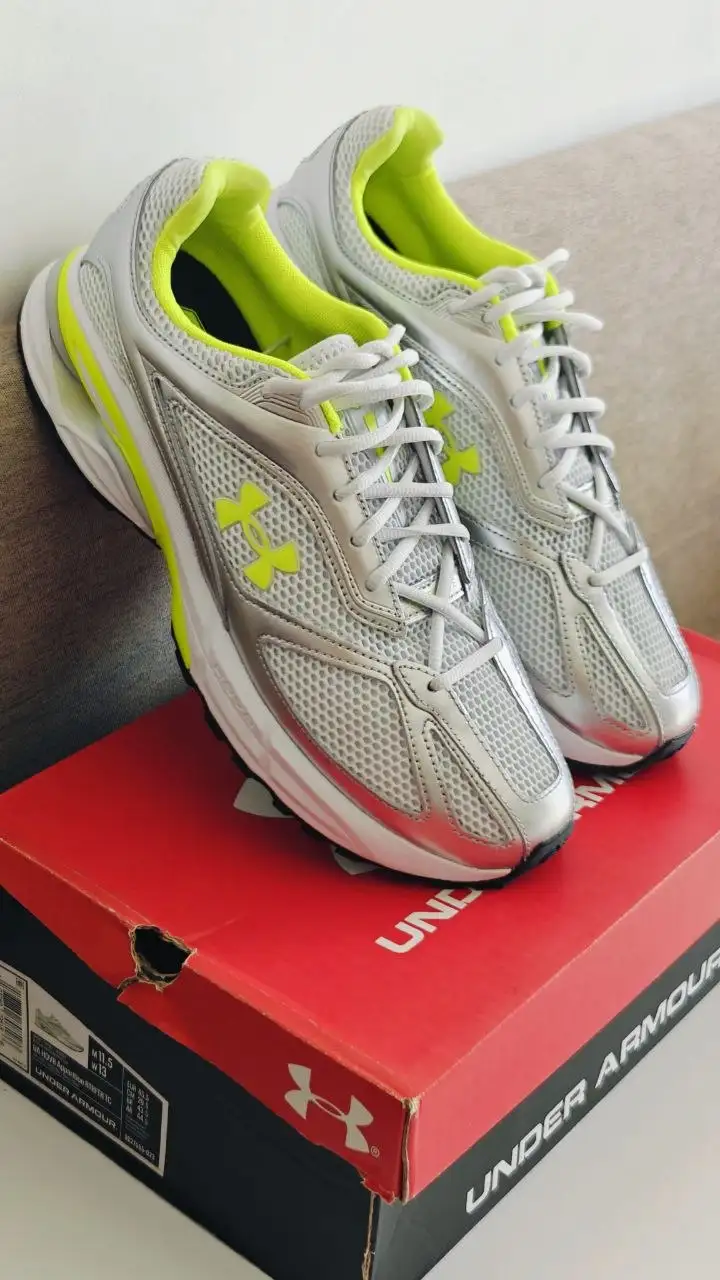 Беговые кроссовки Under Armour HOVR