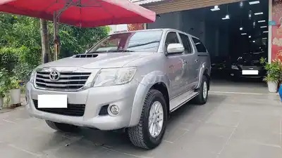 Toyota Hilux E МКПП 2WD 2015, отличное состояние