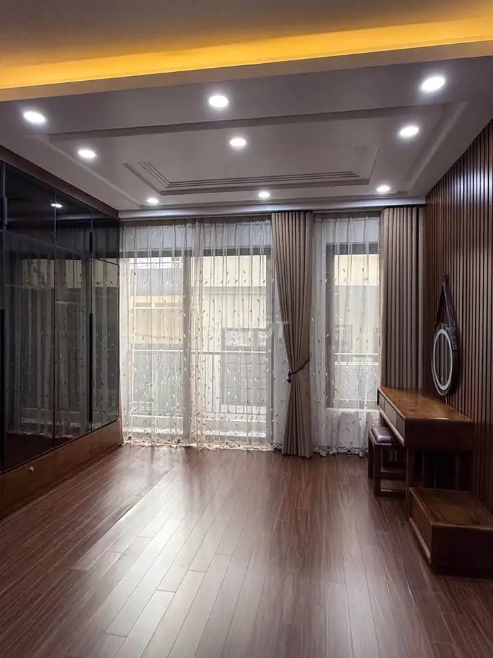 Bán nhà 55m² Gia Thụy, Long Biên - có gara, thang máy, full nội thất
