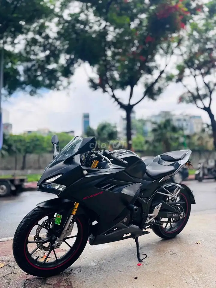 Honda CBR 150 ABS 2023, черный, отличное состояние