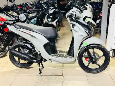 Мотосалон Тхинь Phat - Honda Vision серого цвета с ханойскими номерами